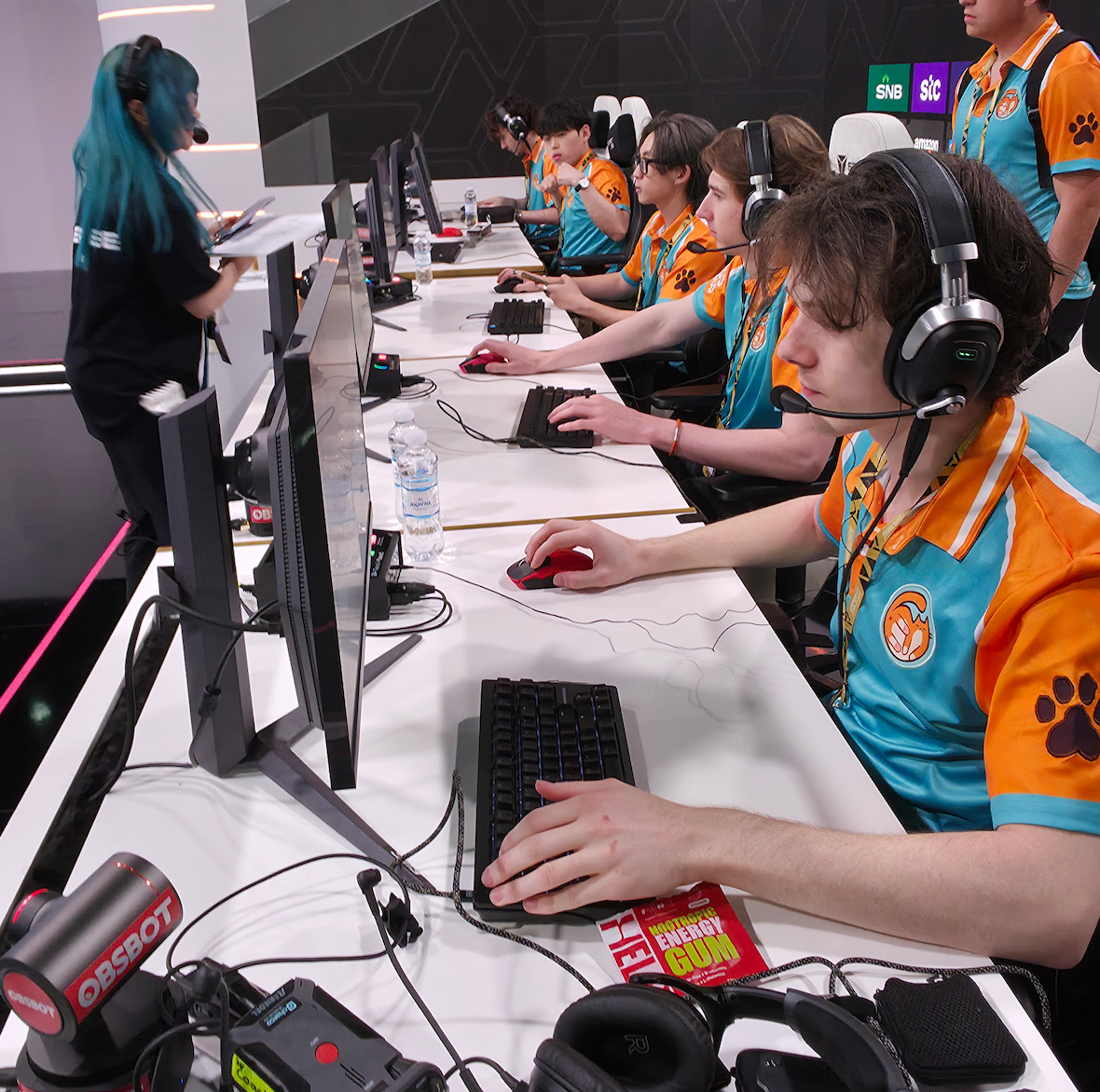 Even E-sport teams chew helix